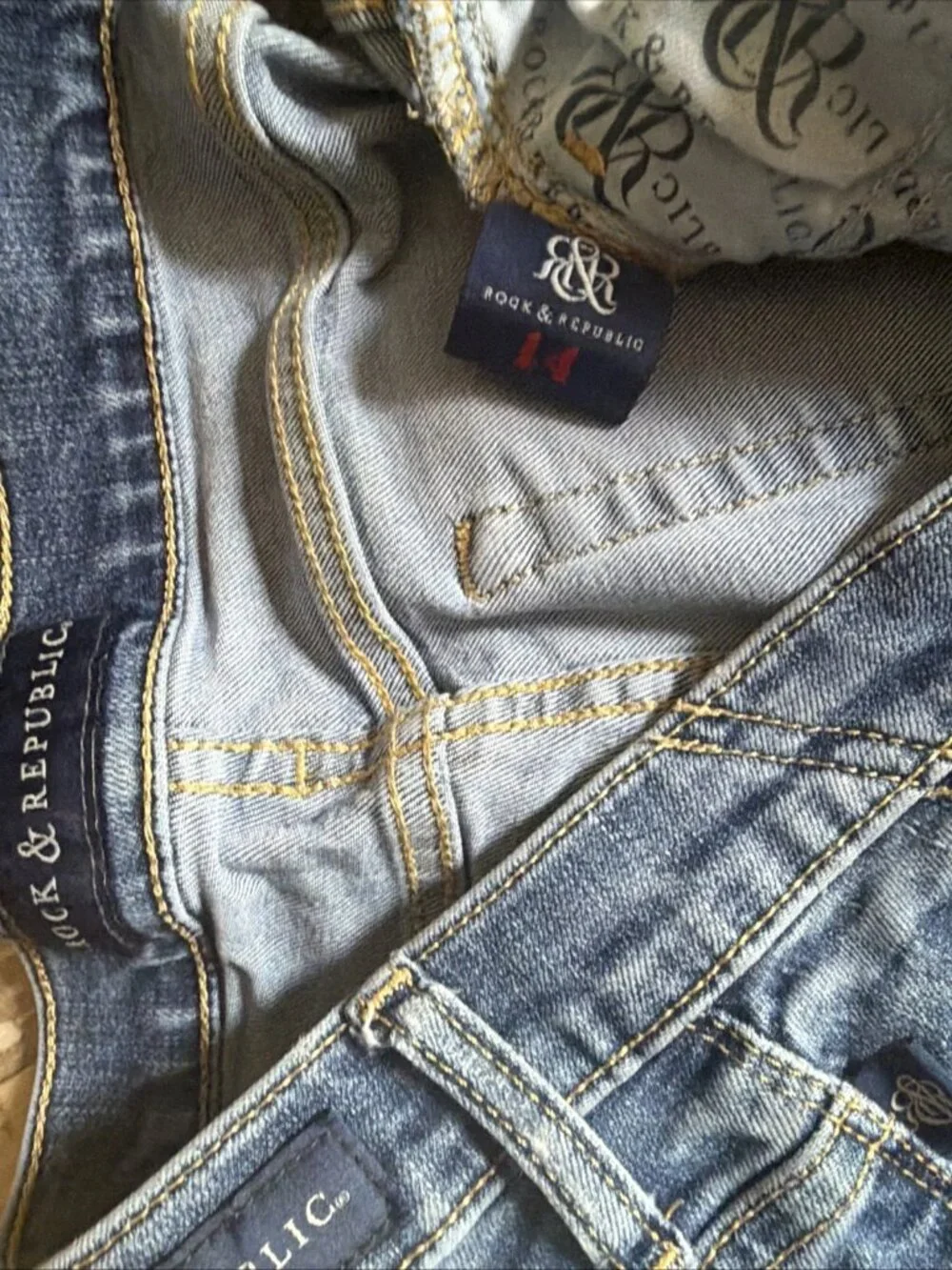 ROCK & REPUBLIC Cut-Off Distressed Jean Shorts Women’s 14
